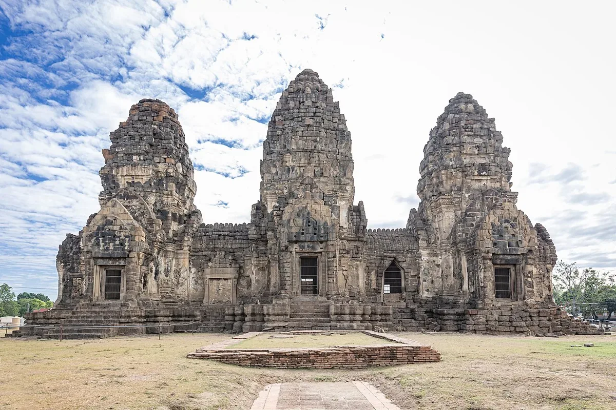 พระปรางค์สามยอด จังหวัดลพบุรี
