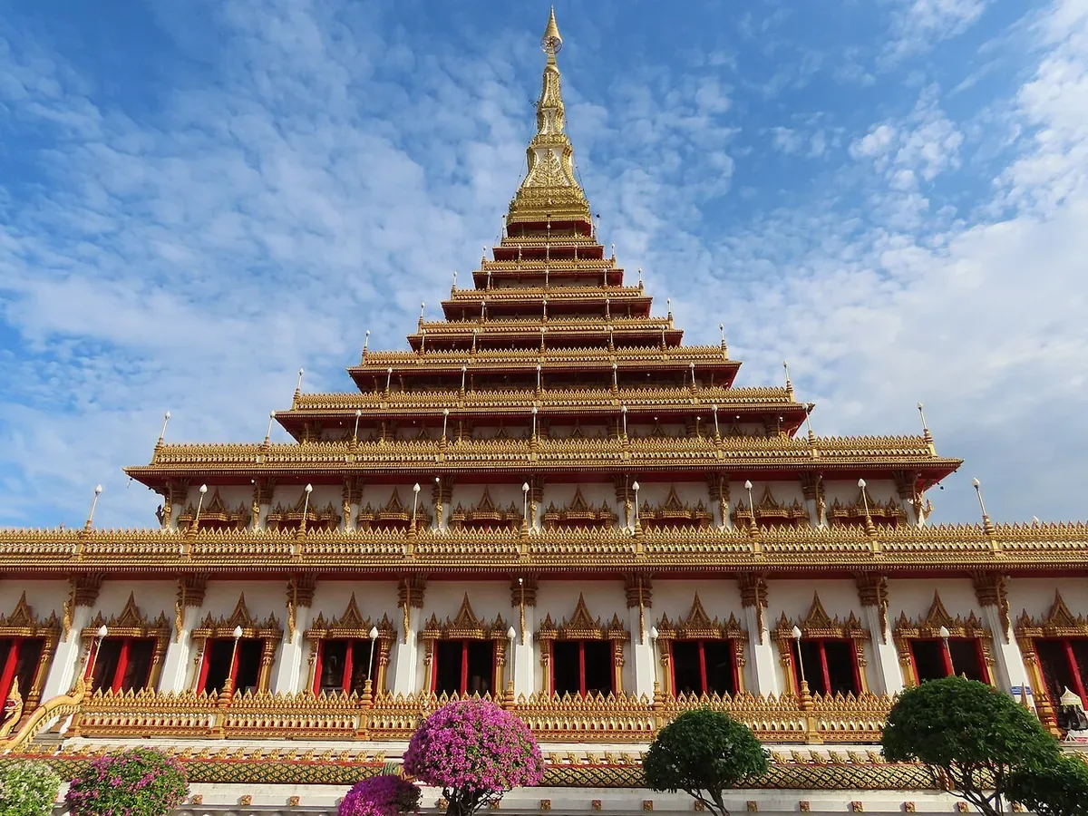 พระมหาธาตุแก่นนคร จังหวัดขอนแก่น